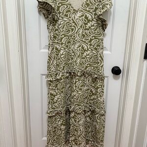 See‎ and be Seen Chic Olive and Cream Maxi Dress size small